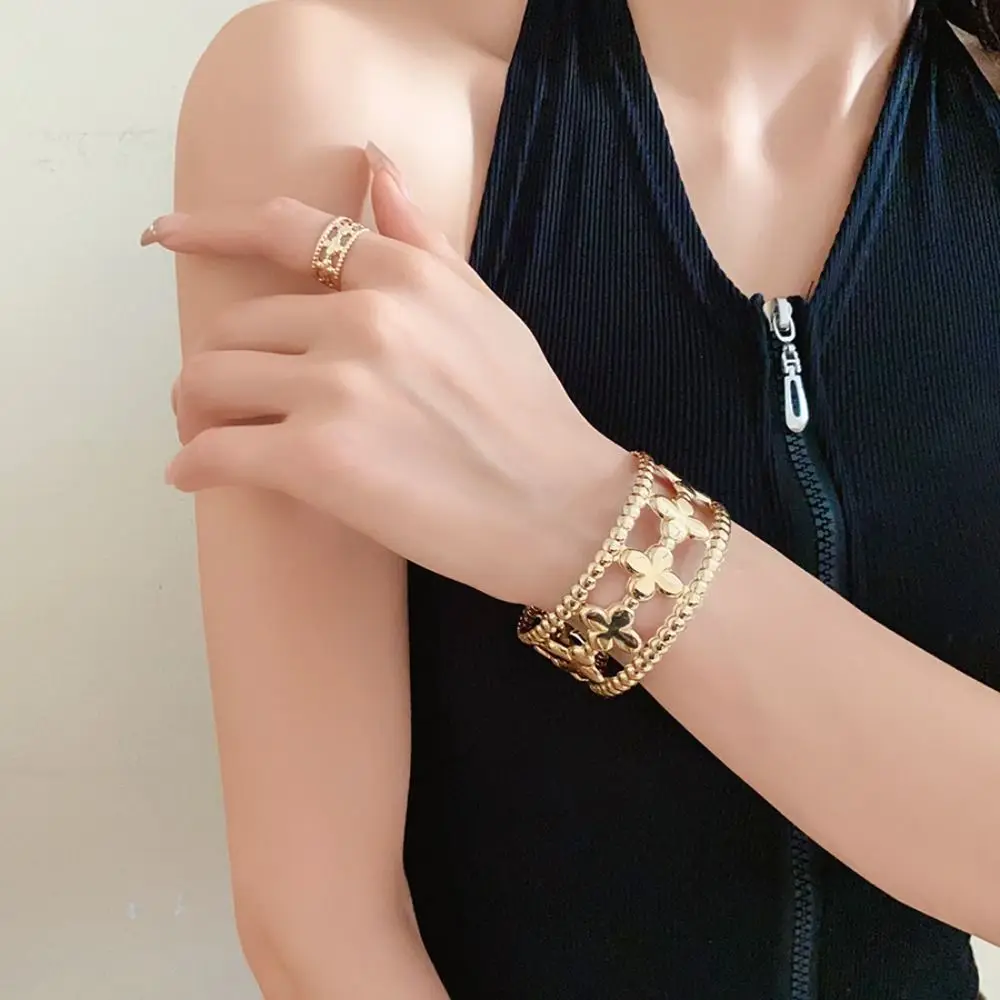 Exquisite Flower Cuff Bangle Gold/silver Clover Shaped Hollow Flower Bangle Flora Design Casting Technique Open Bracelet Girls