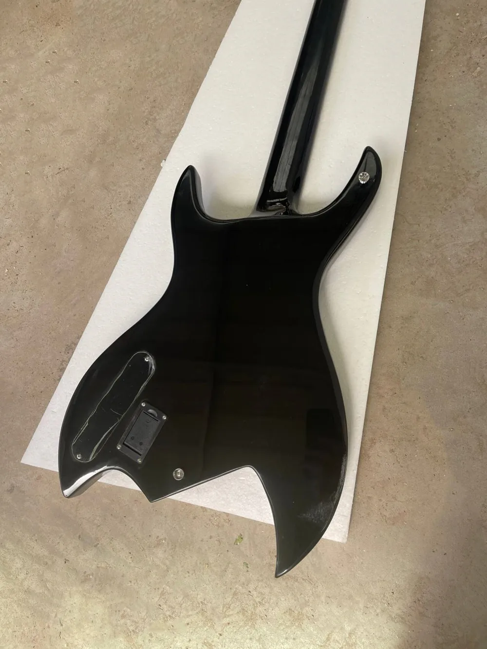 4 Strings Electric Bass Guitar with Rosewood Fretboard,Chrome Hardware Neck through body,Provide customized service