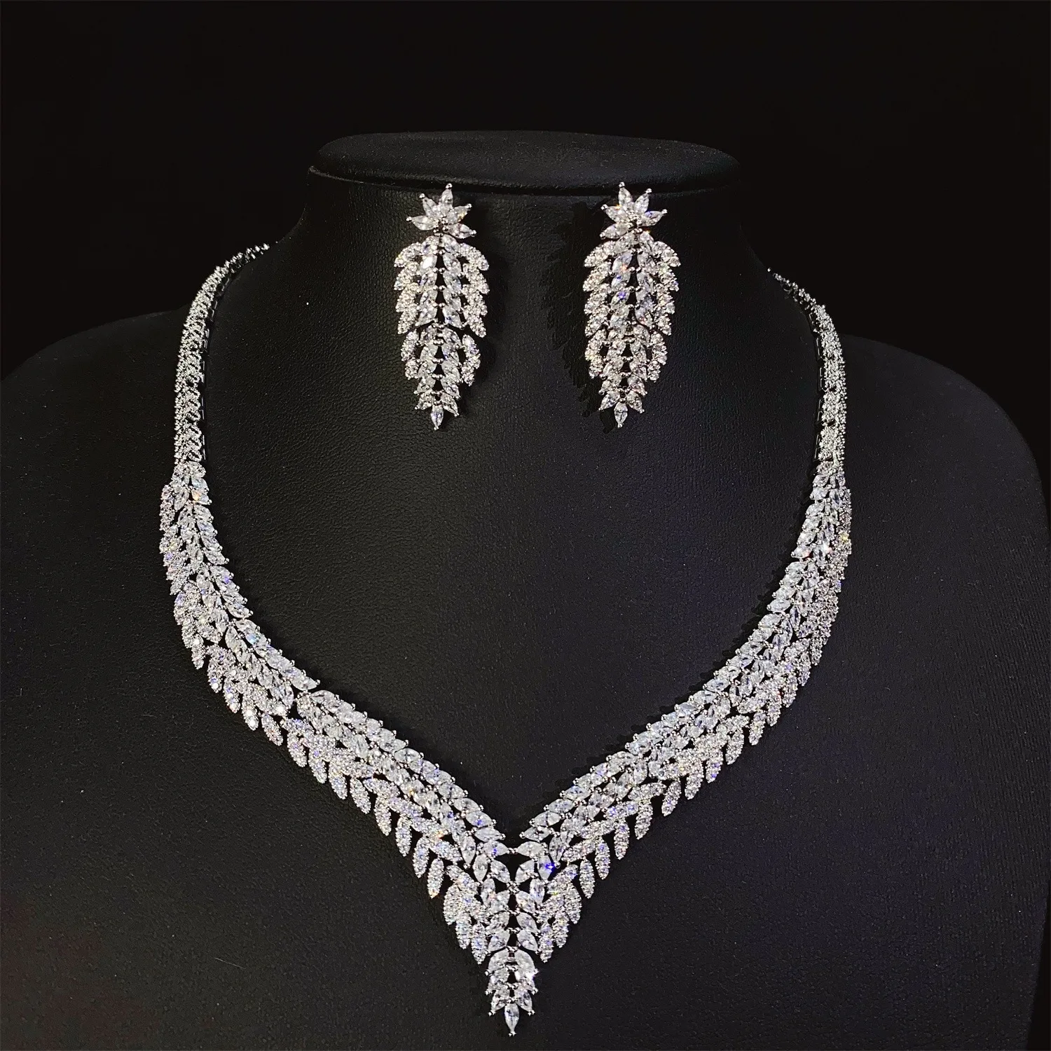 

Сверкающие серьги и ожерелье из циркона, комплект из 2 предметов, ювелирный набор в стиле Дубай, Арабские Эмираты, свадебный комплект украшений, аксессуары для подарка на свадьбу