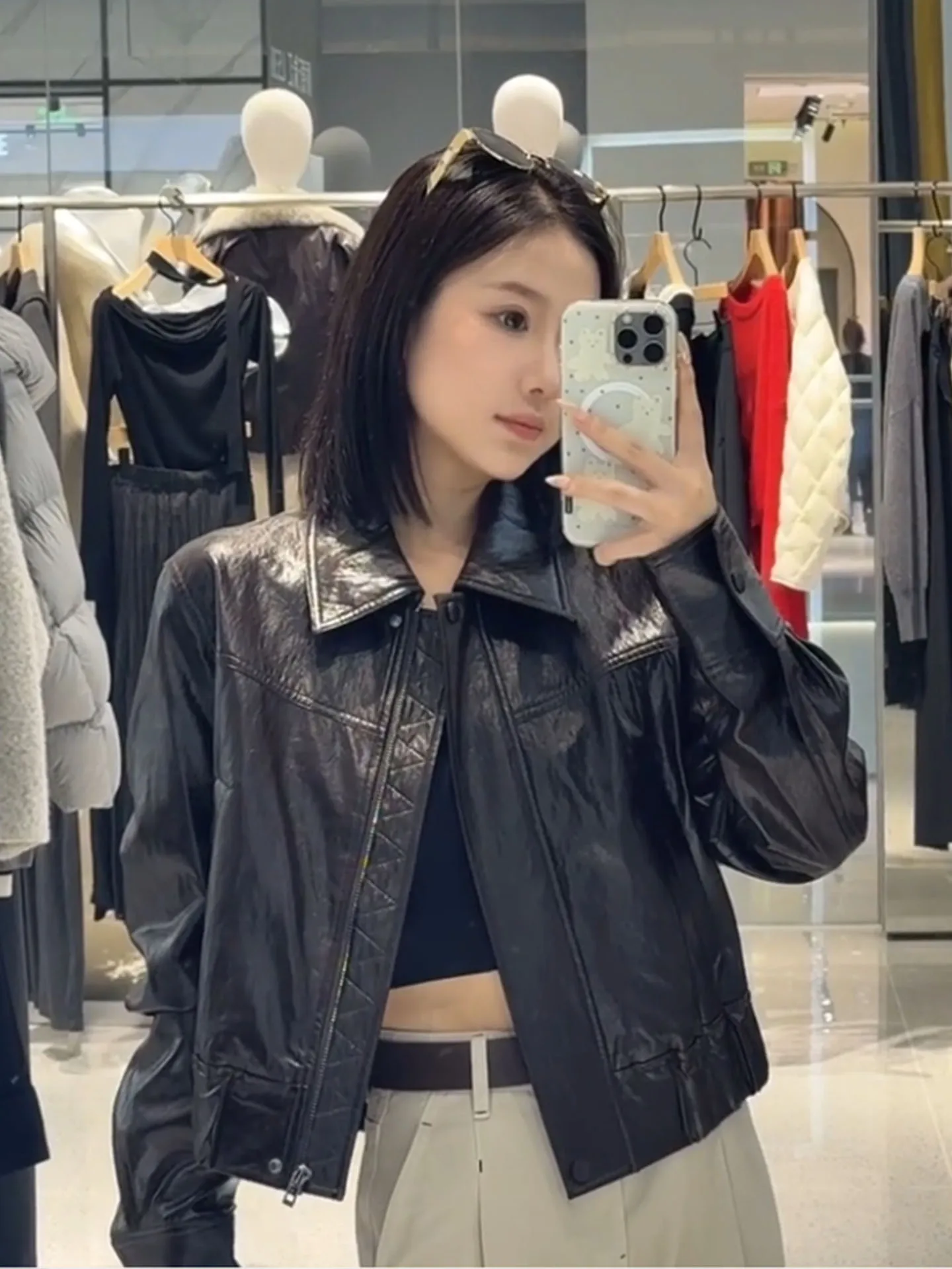 Jaqueta de Couro Retro para Mulheres, Estilo Motoqueiro, Primavera 2026, Com Zíper e Gola Alta