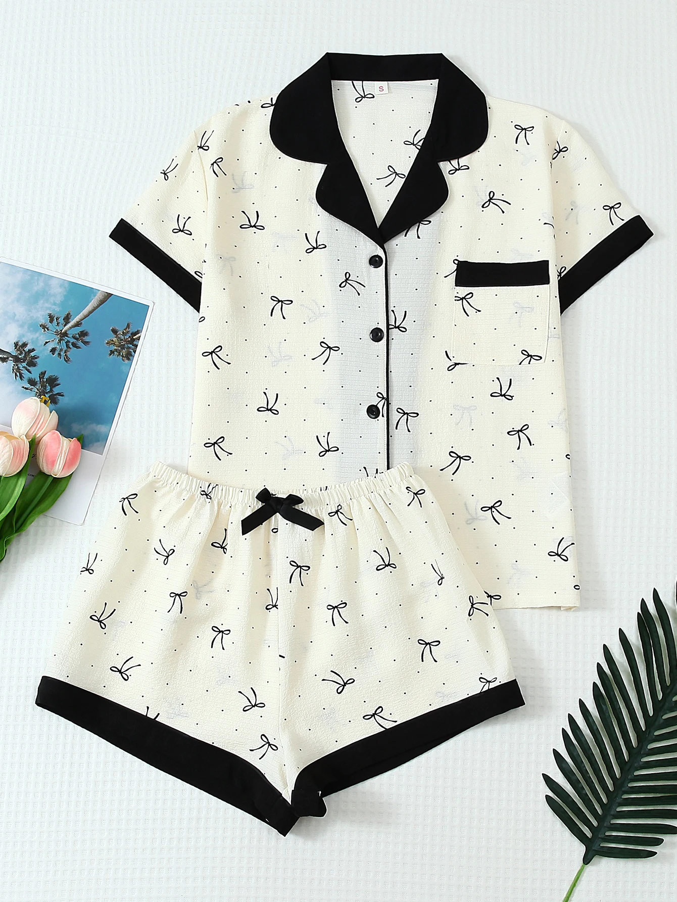 Two-Piece Comfortable Mini Bow-Knot Print Lapel Button-Down Short-Sleeve Top with Pockets and Bow-Knot Shorts Spring/Summer Women's Pajama Loungewear Set Suitable for Home Use