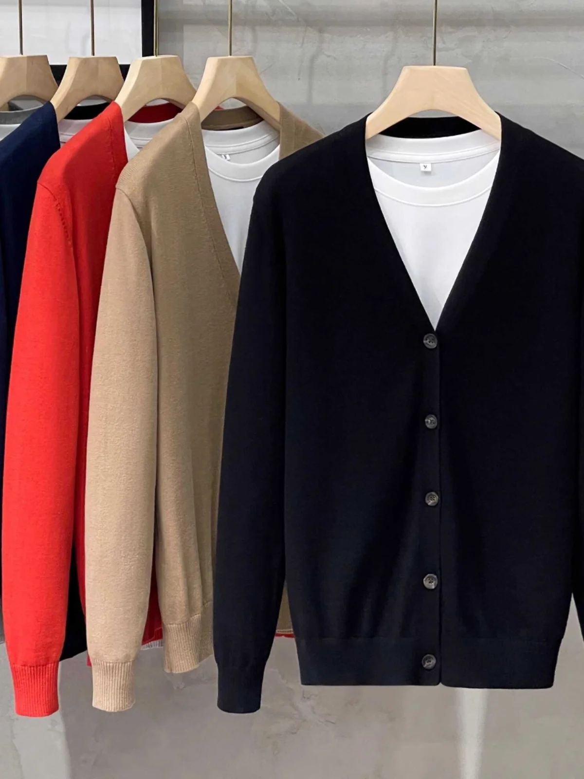 

Мужской вязаный кардиган на весну-осень 2024, с V-образным вырезом, повседневный, длинный рукав, модный, в корейском стиле, верхняя одежда