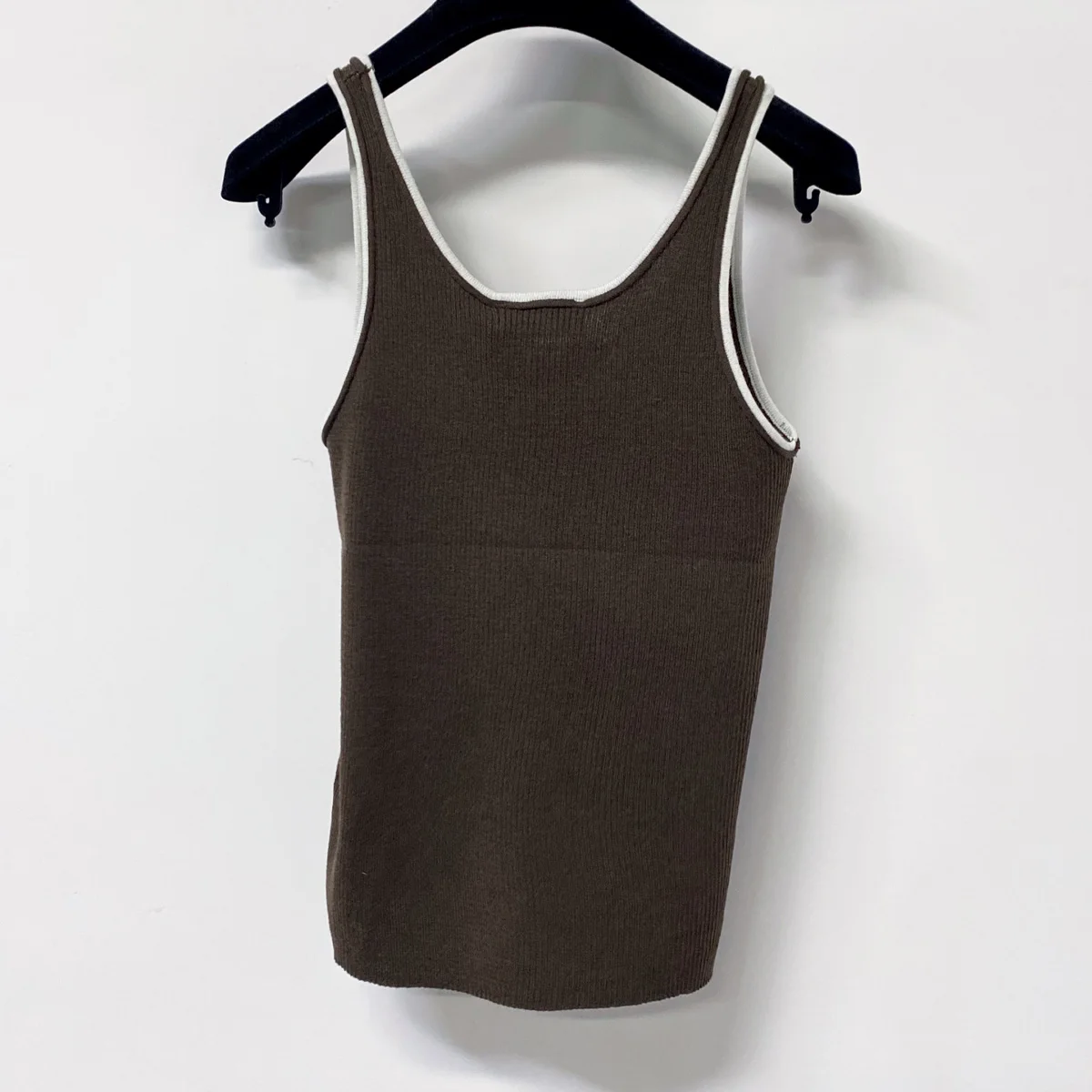 High Quality Women Contrast Piping U Neck Sleeveless Slim Fit Basic Daily Cami Tank Top lyt2672810