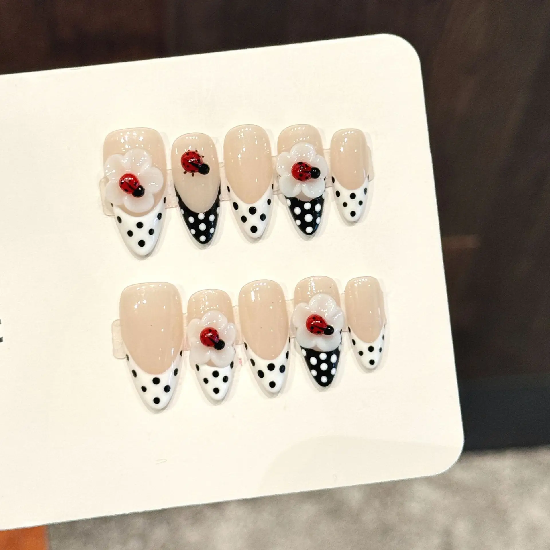 10pcs Handmade Almond Press On Nails Hand-carved 3D White Flower Ladybug False Nails Black White Wave Point French Fake Nail Tip