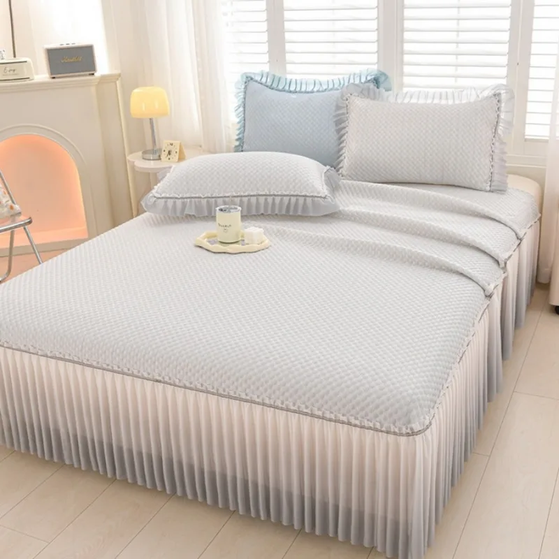 

2025 new summer small fresh gradual change of color machine washable ice bean three-piece bed skirt summer single-piece mat