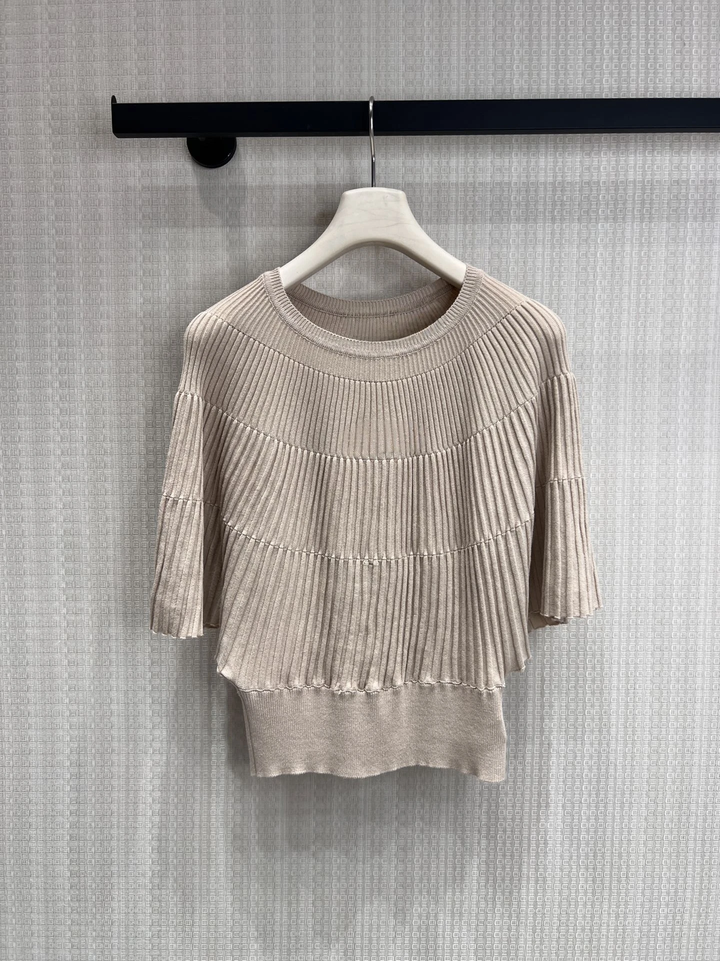 

Elegant Knitted Short Sleeve Women's Top Slimming Striped Pattern Versatile Style Summer Fashion Casual Comfortable Fit