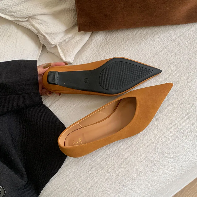 2025 mode Flock Frauen Pumpen Rutschen Schuhe Flach Weiblichen Niedrigen Ferse Schuhe Spitz Elegante Damen Schuhe Mit Hohen Absätzen