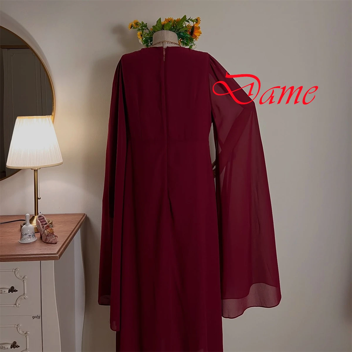 Abito da sera in chiffon bordeaux con temperamento personalizzato Abiti per occasioni speciali con scollo a V e maniche lunghe con cerniera sul retro di alta qualità