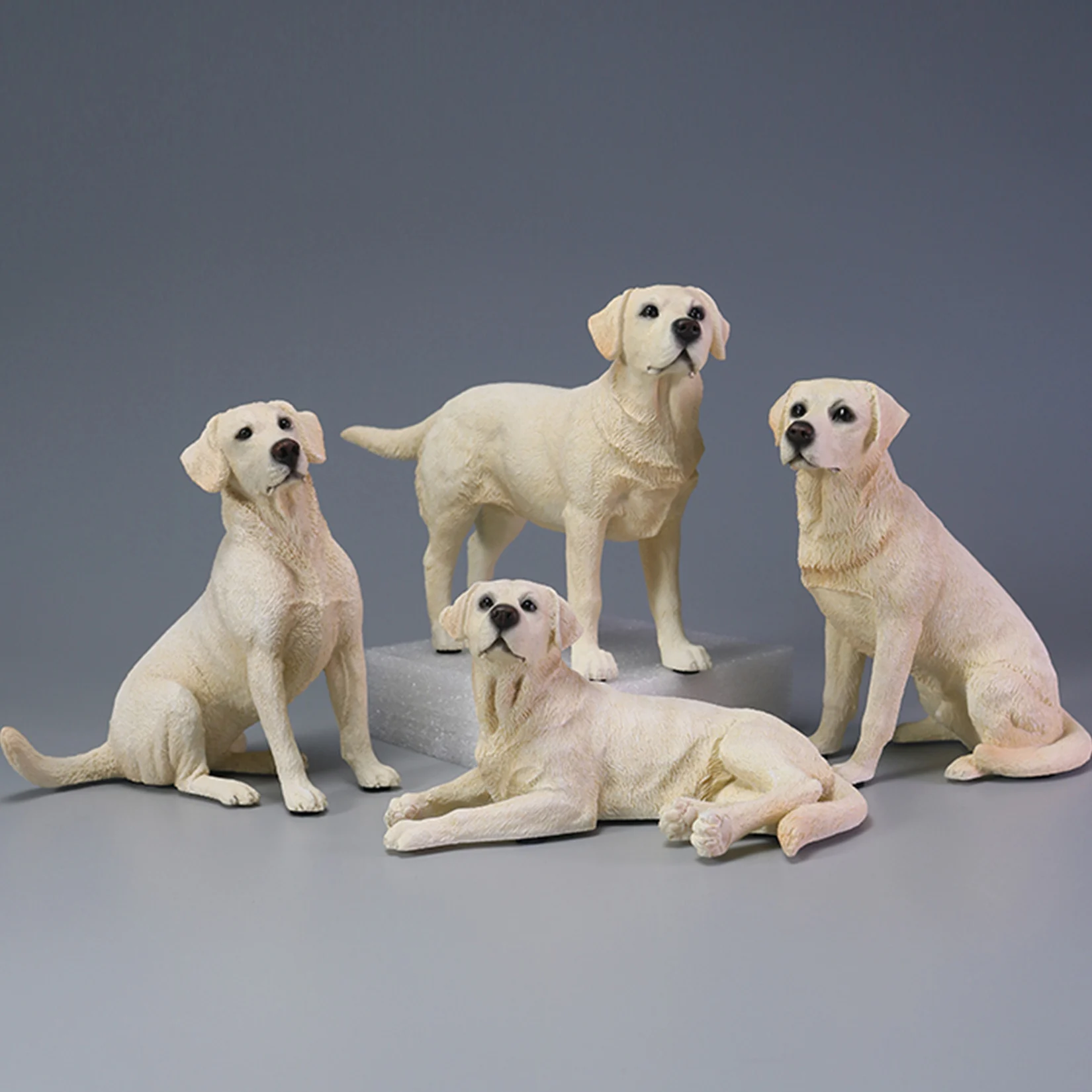 JJM Figura de Perro Labrador Retriever Realista en Color Amarillo Crema, Adorno para Coche, Coleccionable, Regalo de Cumpleaños Realista