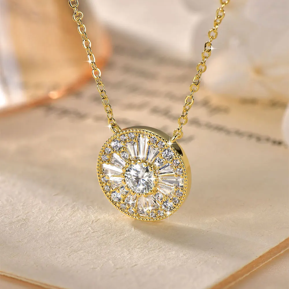 Collier pendentif Luxorium 45+5cm en moissanite pour femme, couleur D, VVS1, taille brillant rond, plaqué or 18 carats, chaîne ajustable, bijou élégant et étincelant, cadeau pour elle pour mariage, fiançailles, anniversaire, Saint-Valentin, Noël
