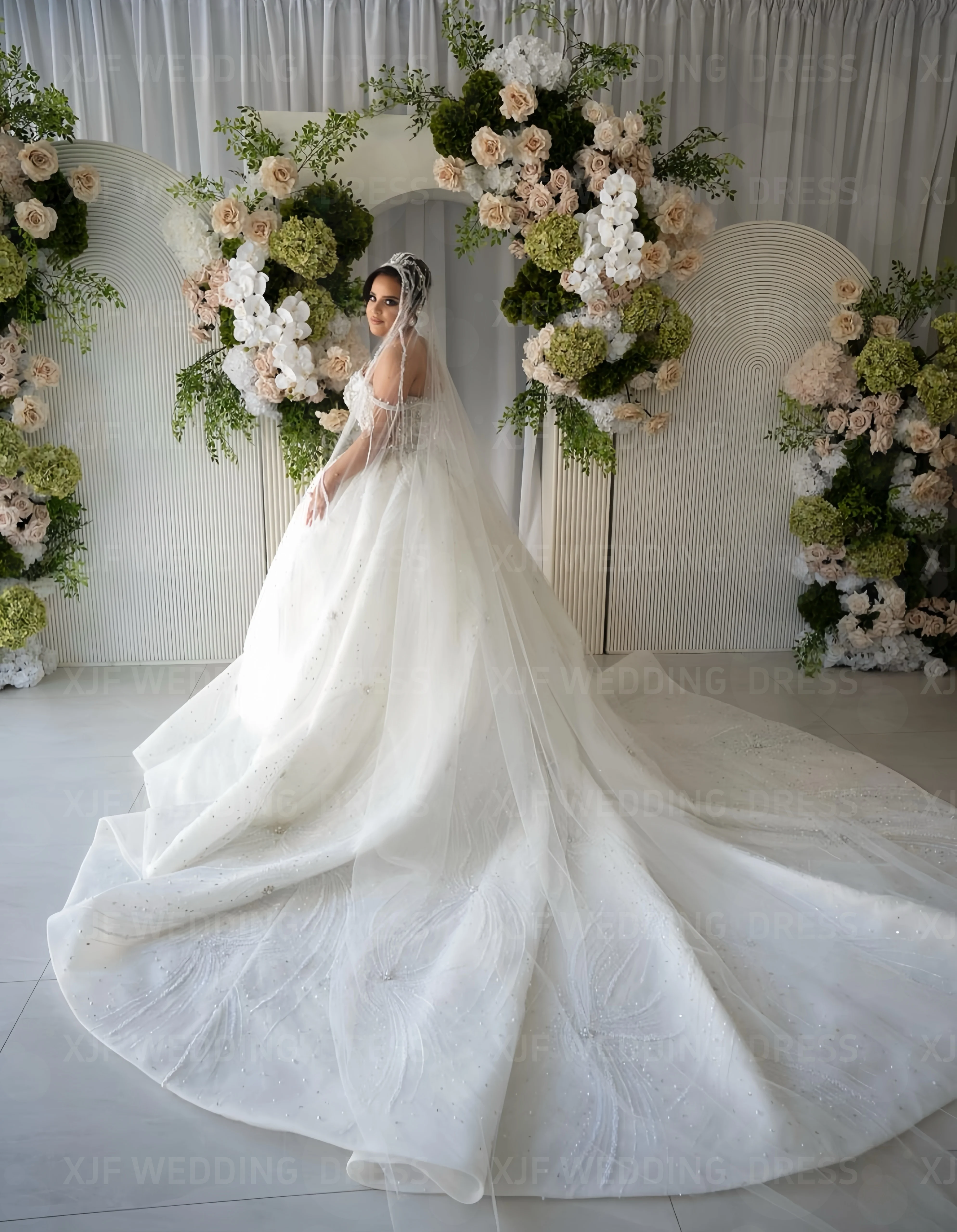 فستان زفاف أنيق بدون حمالات بدون أكمام مخصص من فيستدوس دي نوفيا أماندا نوفيا أماندا نوفيا رسمي