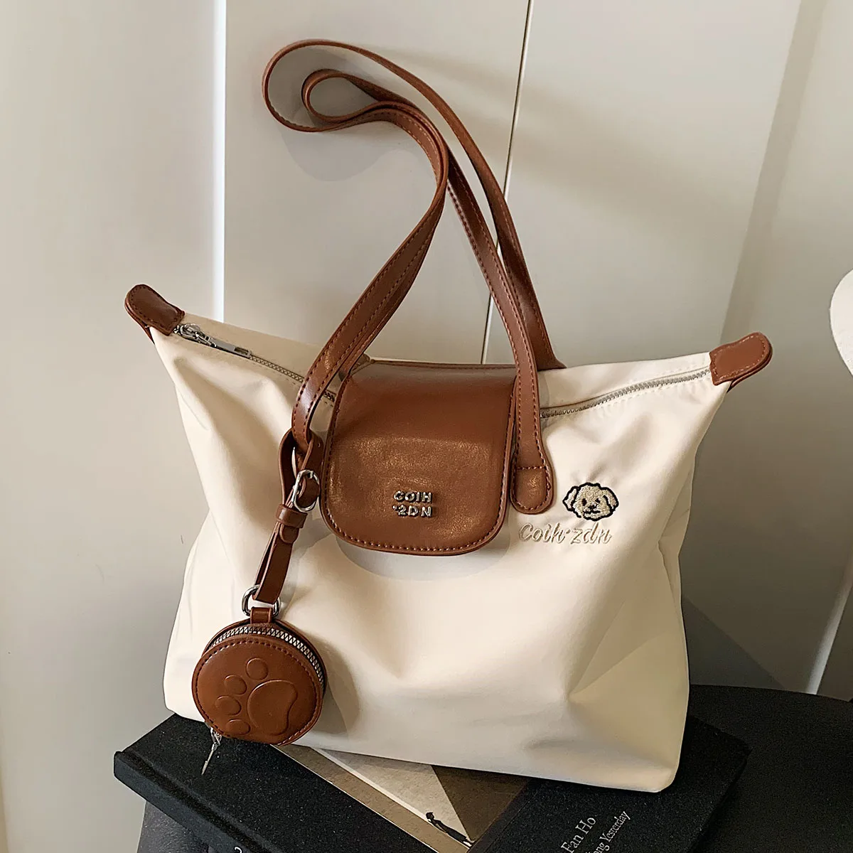 

Fashion Casual Large Capacity Totes 2025 New Korean Style Simple All-Match Shoulder Bag High-Grade Feeling Tong Qin Women's Bag
