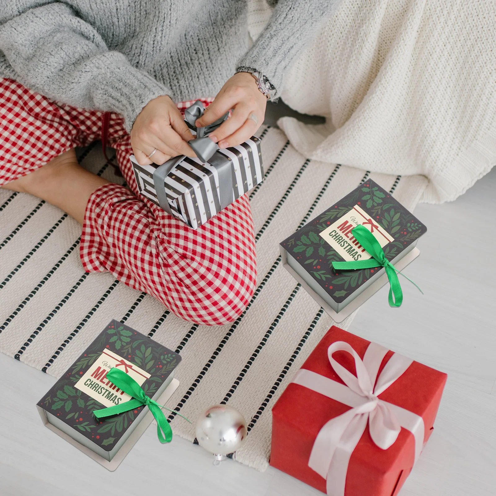 

5Pcs Candy Paper Box Christmas Book Shape Gift Box for Cookies Treats Storage Lovely Xmas Present Packing Tool