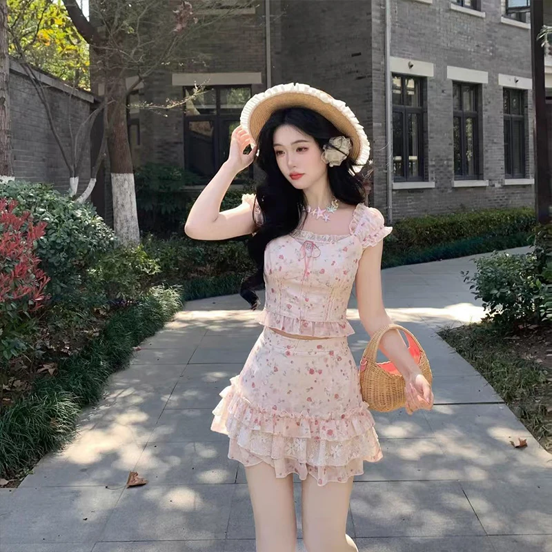

Women Summer Sweet Sexy Outfit Set Pink Floral Square Neck Short Top with Lace High-Waisted Mini Skirt Two-Piece Set