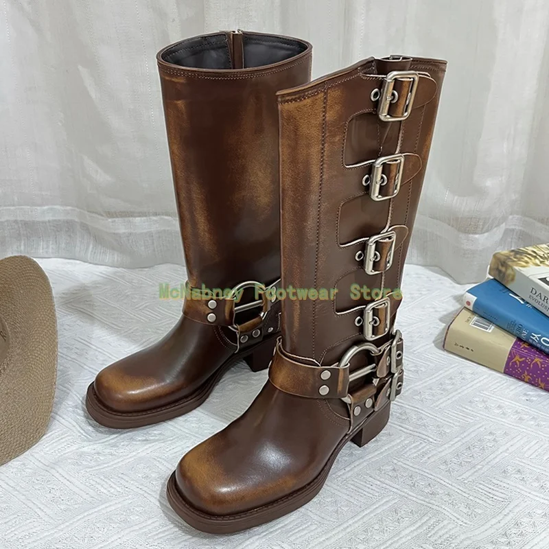 

Коричневые высокие сапоги в стиле ретро с металлической пряжкой на ремне Рыцарские сапоги с квадратной головкой Сапоги на толстом каблуке Сапоги выше колена 2025Новые модели