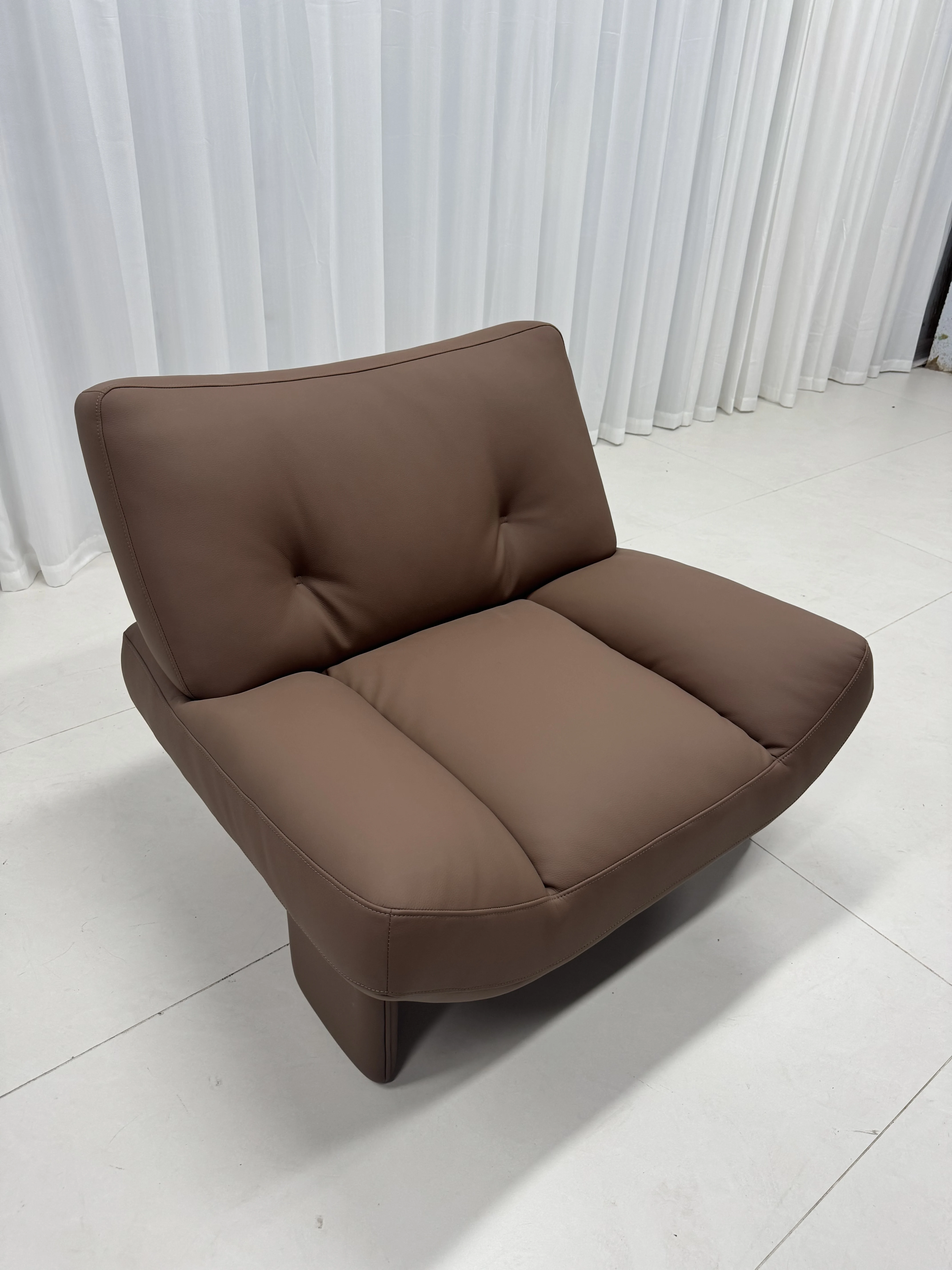 Full Leather Upholstery Modern Leisure Lounge Chair With High-Density Foam For Apartment & Hotel Living Rooms