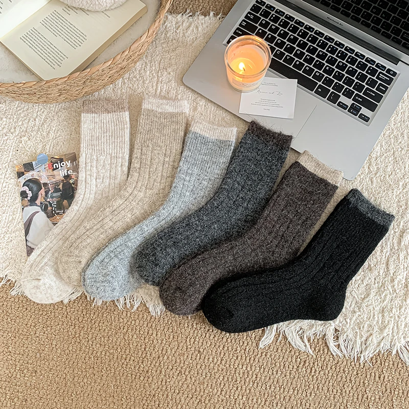New Women Socks Retro Casual High Quality Girls Thick Socks Comfort Warm Breathable Outdoor Fashion Long Loose Socks Female Soft