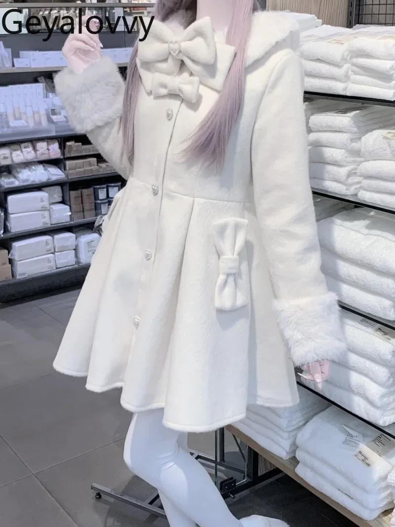 เสื้อโค้ทขนสัตว์สไตล์อนิเมะสาวหวาน ดีไซน์ญี่ปุ่น รุ่นใหม่สำหรับฤดูใบไม้ร่วงและฤดูหนาว เอวสูง ทรงเข้ารูป แต่งโบว์น่ารัก ขนฟู นุ่ม สวมใส่สบาย แจ็คเก็ตตัวยาว