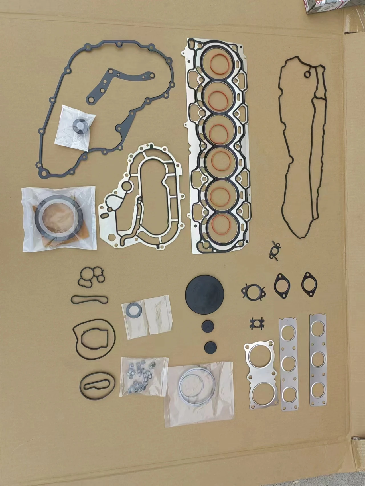 

China Brand New Auto Head Gasket Kit for Volvo Xc60 V60 3.0T T6