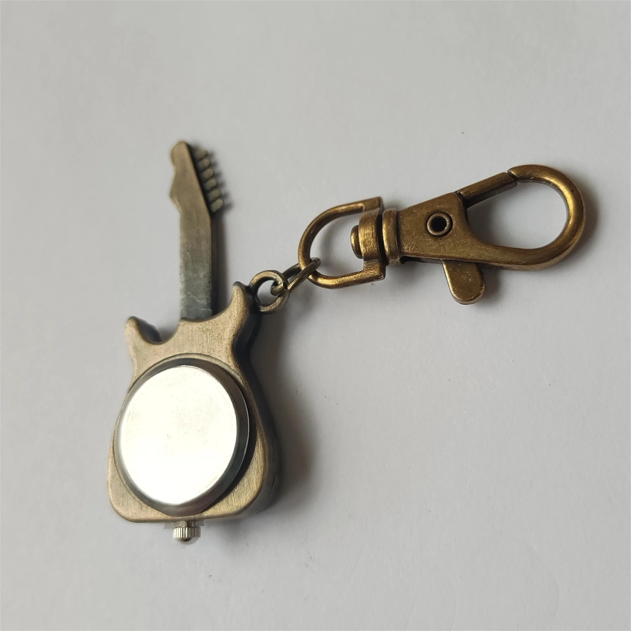 ساعة كلاسيكية على شكل جيتار كلاسيكية على شكل سلسلة مفاتيح للطلاب والطالبات وإكسسوارات كرتونية لطيفة