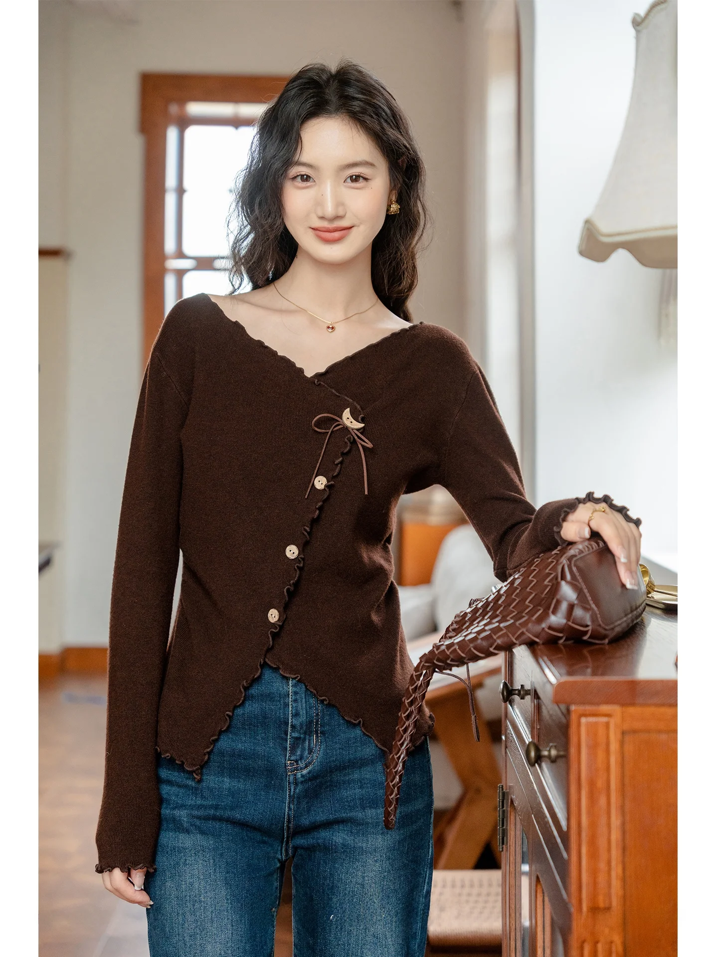 

Женский свитер с V-образным вырезом и длинными рукавами из полиэстера, вязаный, с узором в виде узлов, для ранней осени, повседневный, шикарный