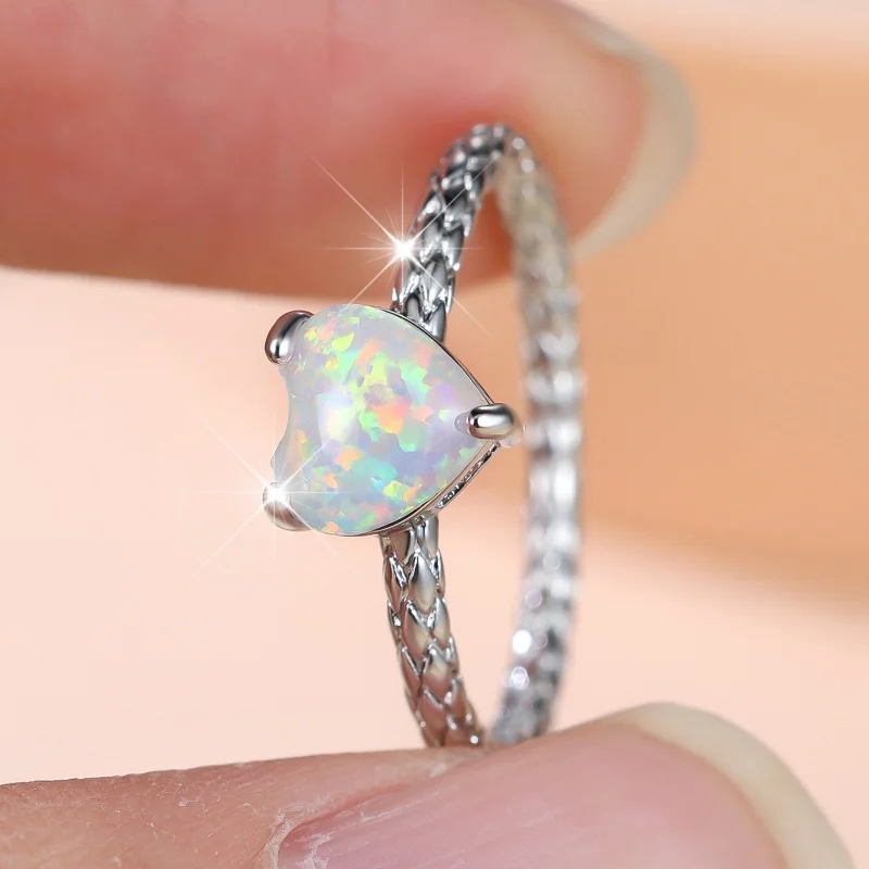 2026 New Fashionable Design Heart Shaped Ornamental Fried Dough Twists Ring for Women's Small Group Luxury Exquisite Jewelry