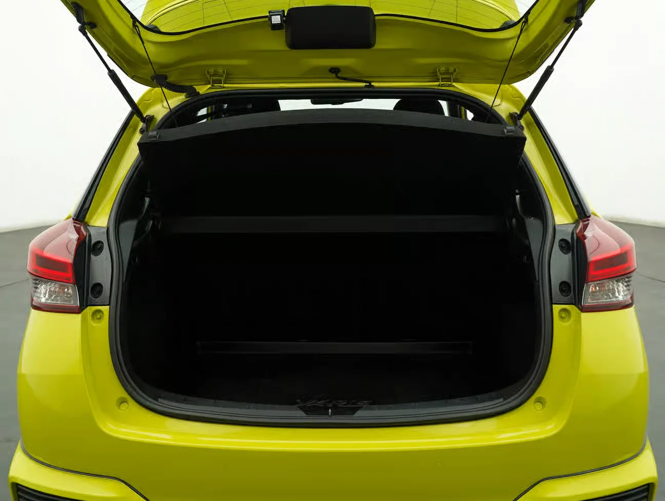 

Автоматические стойки с пружинами для Toyota Yaris (XP150) хэтчбек 2012-2025, задняя дверь багажника, подъемник багажника, поддержка амортизатора