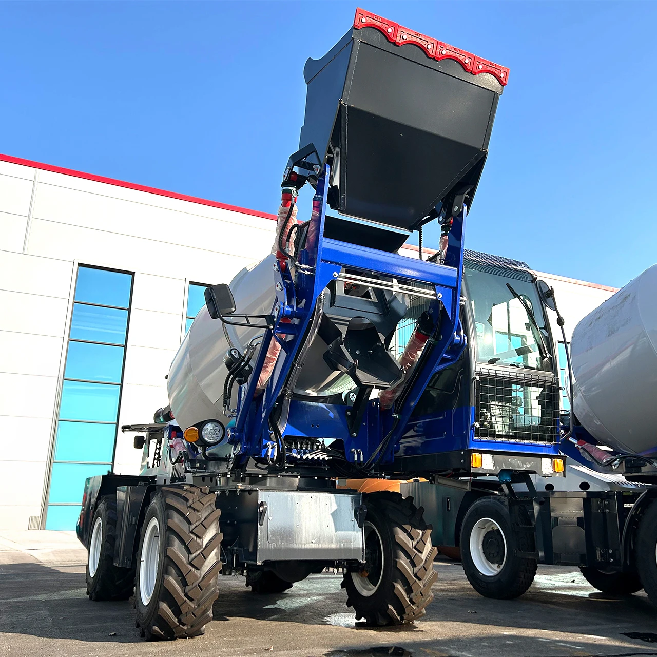 Customized High Quality Factory Mobile 1500 Self Loading Concrete Mixer Truck