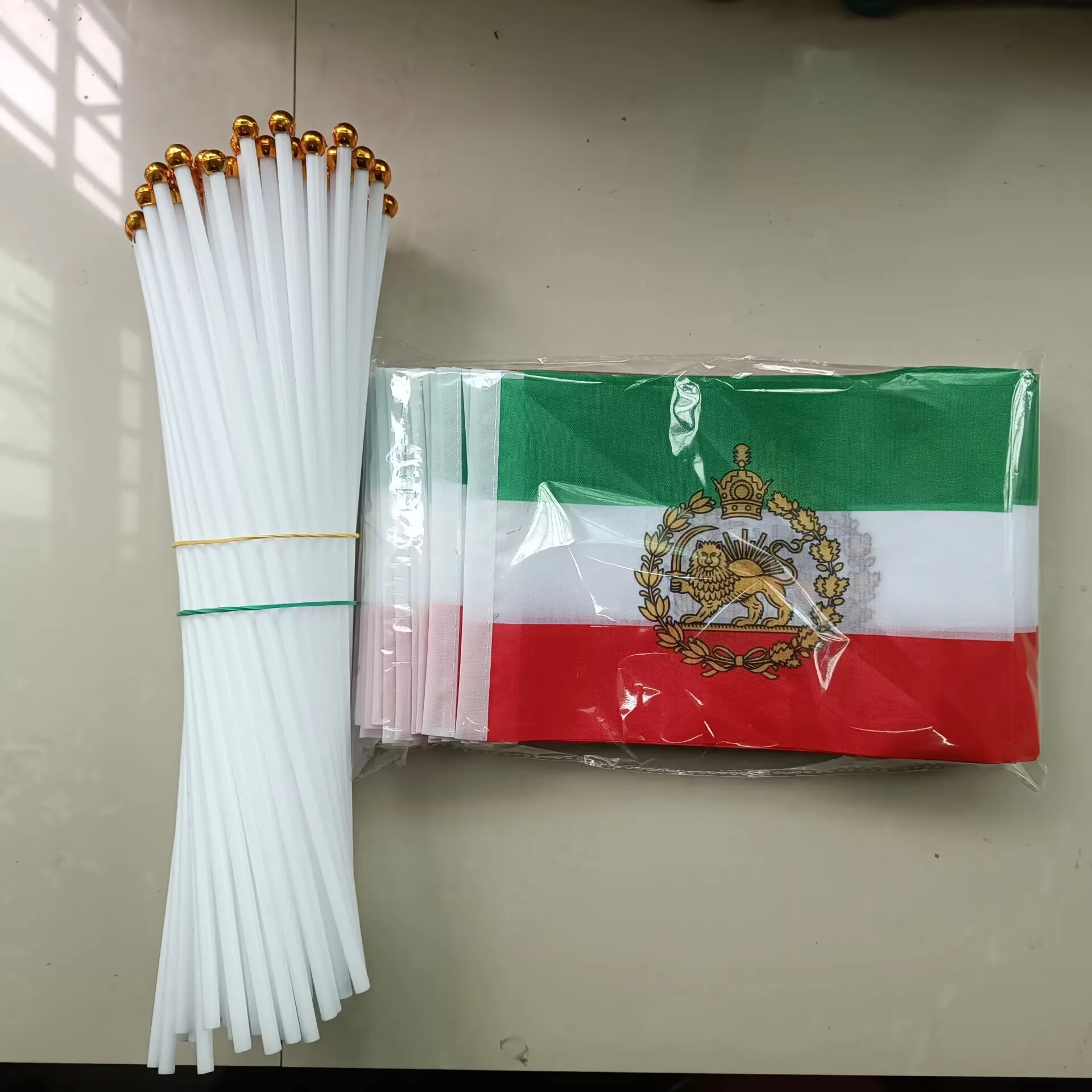 Xvggdg 14X21cm 100 Pcs Historical Iran Lion Sun Hand Flags Ancient Persia Celebration Banners