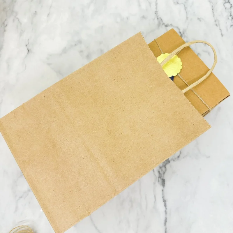 أكياس هدايا من ورق الكرافت البني أكياس تسوق بقالة قابلة لإعادة الاستخدام لتغليف الحلوى وحفلات الزفاف وأكياس صغيرة للبيع بالتجزئة للحفلات