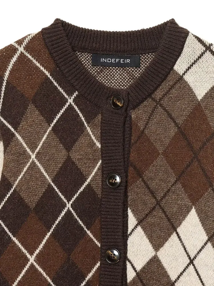 

NLZGMSJ Women Fashion Plaid Single Breasted Knitted Sweater Vintage O-Neck Long Sleeves Female Chic Lady Sweater