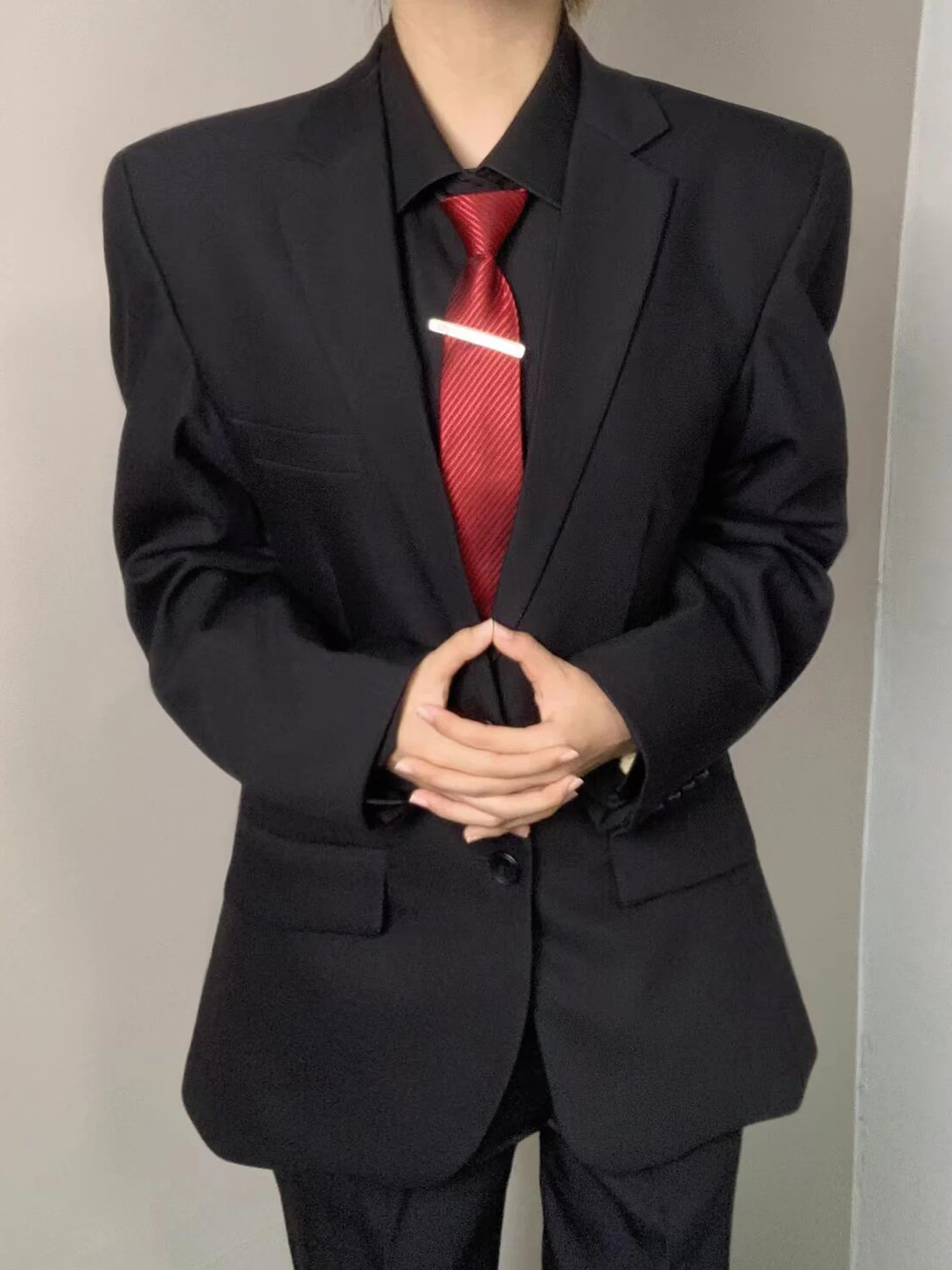Unisex Black Suit Jacket Casual Loose Style Polyester Fiber Standard Fit Long Sleeve Single Button Closure Suit Set for Men A...