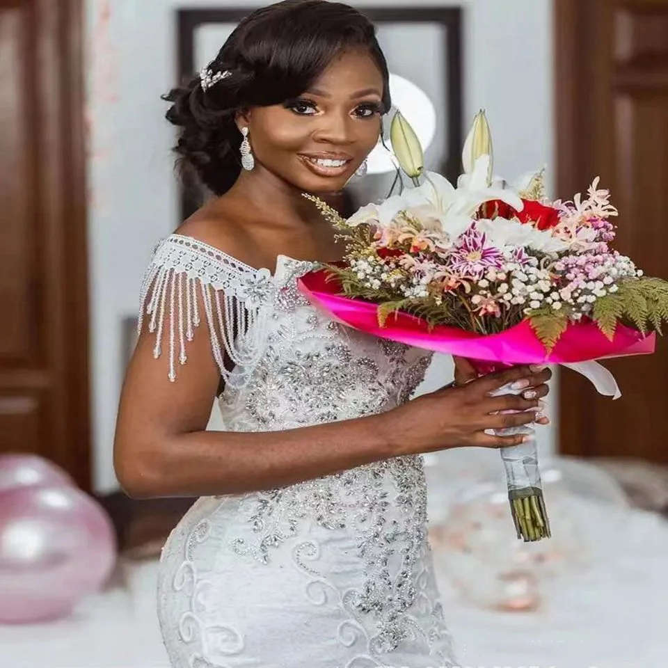 Robes de mariée sirène perlées personnalisées pour femmes, appliques sexy africaines, train de cour dos nu, patients en tulle, plus récent, 2025