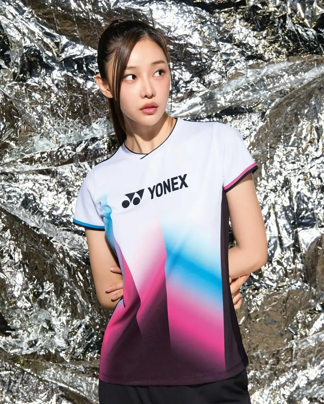 T-shirt da badminton personalizzata da uomo e da donna ad asciugatura rapida traspirante con scollo a v resistente alle rughe può essere stampato LOGO e nome