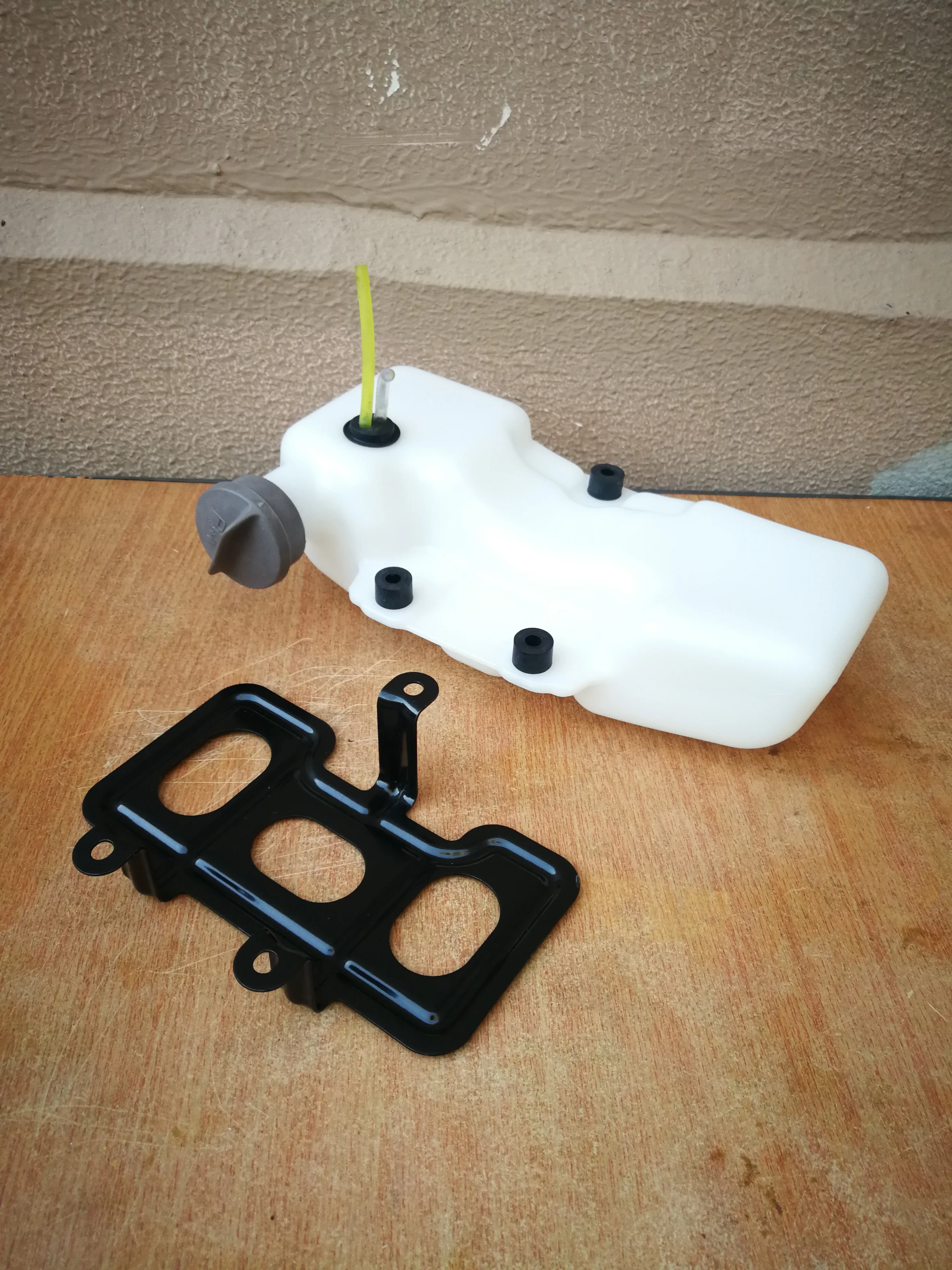 2T 63cc 1E48F Plastic Fuel Tank Mix  Engine Metal Protector Support Seat Mount Gasoline Case Motor