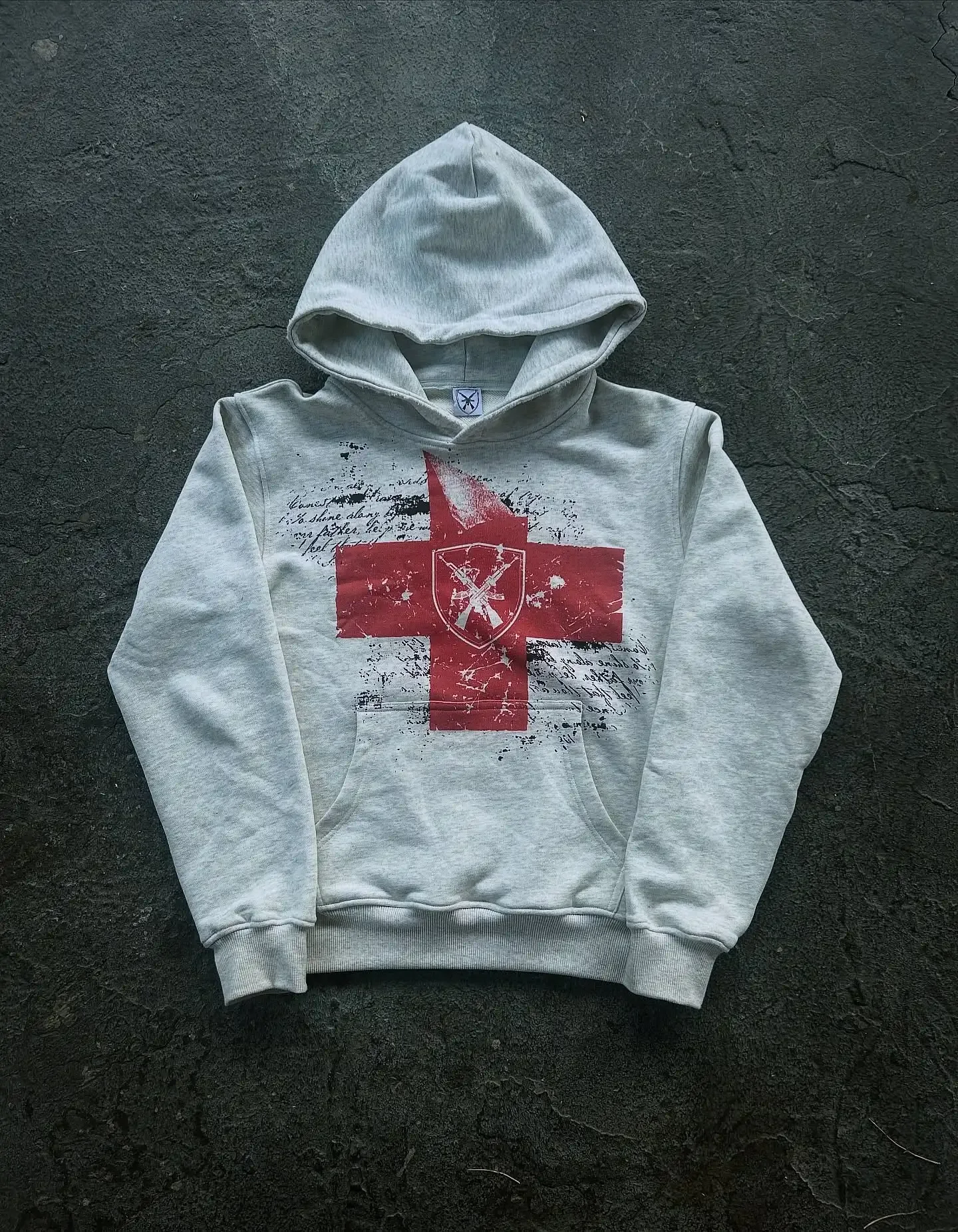 Damen-Kapuzenpullover im Dark-Style, schwarz, mit Hutkrempe, Lippen-Porträt-Print, lockerer Schnitt, überschnittenen Schultern, Kängurutasche, Pullover-Sweatshirt – Detail 4
