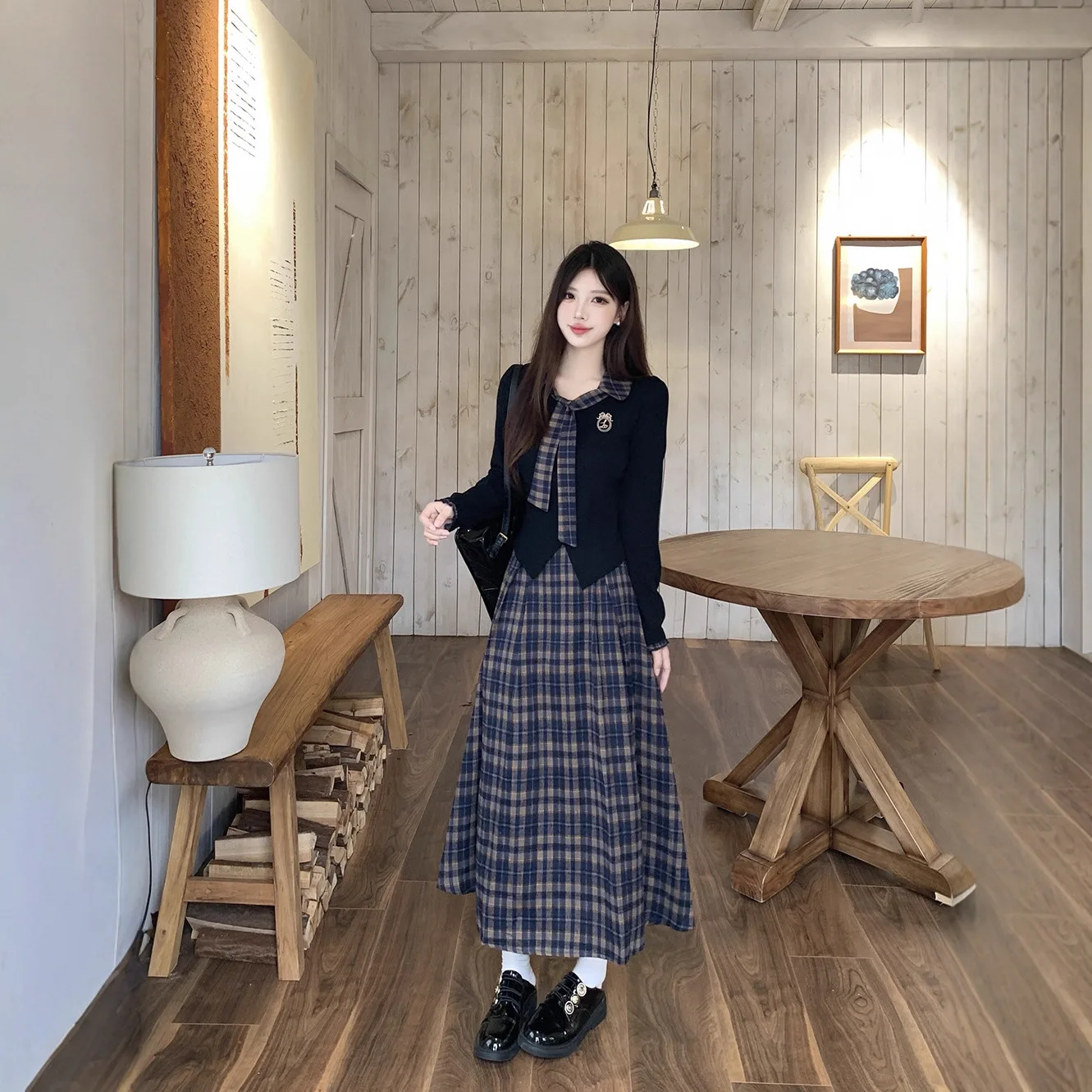 حجم كبير بالإضافة إلى حجم الزي الخريف 2025 منقوشة المرقعة بلوزة طويلة الأكمام وتنورة ميدي قطعتين مجموعة حزام كروس تصميم...