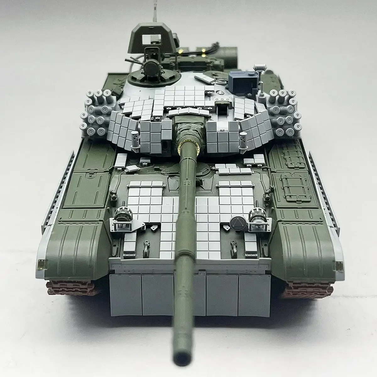 Amusing Plastic Model Toy Tank Ornament 35A069  Scale PT-91 Polish Main Battle Tank 1/35 Assemble Model Kit