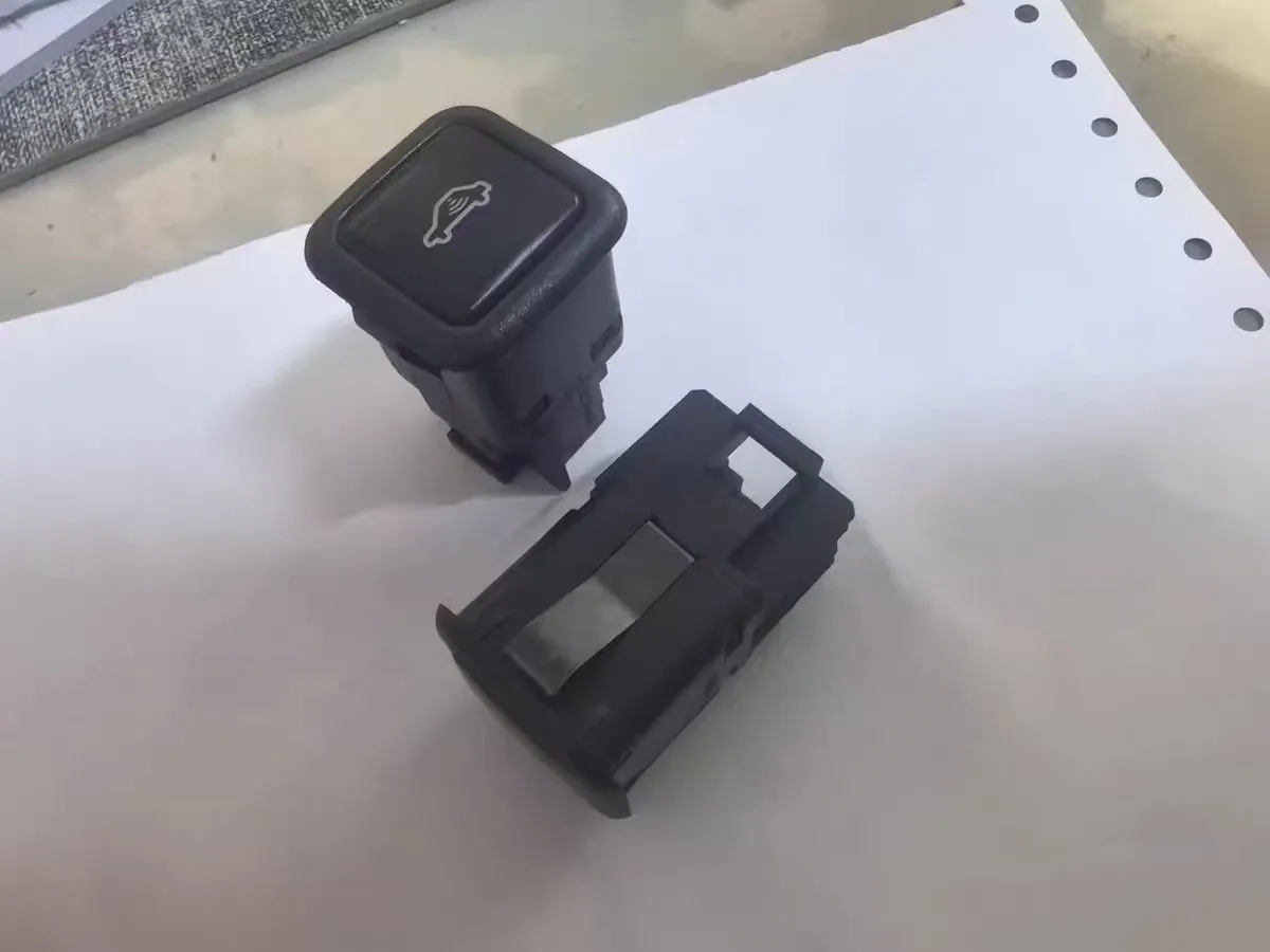 1 Pcs Original Used Second Hand Alarm Switch Fuel Tank Switch Are Used for Audi A6 C5 for Volkswagen Bora  Beetle.