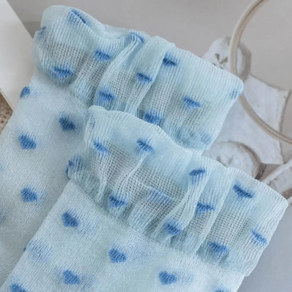 جوارب صيفية رفيعة للغاية ورائعة شفافة من خلال جوارب الكاحل النسائية اليومية مطبوعة على شكل قلب جوارب شفافة شبكية مكشكشة قابلة للتنفس