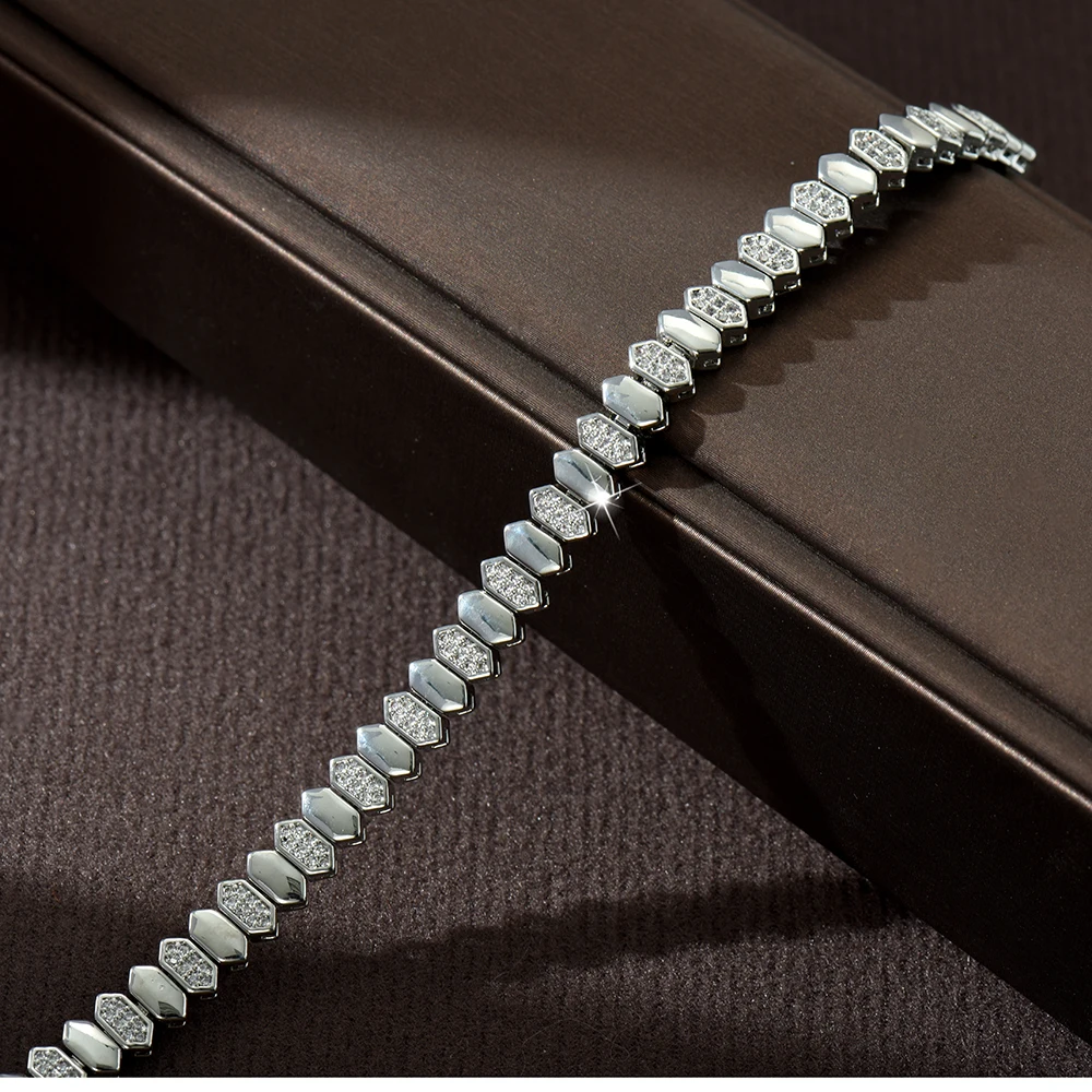 

HIBRIDE New High Quality Everyday Temperament White Bracelet Women's Clothing Accessories Jewelry Wedding Holiday Gifts B236