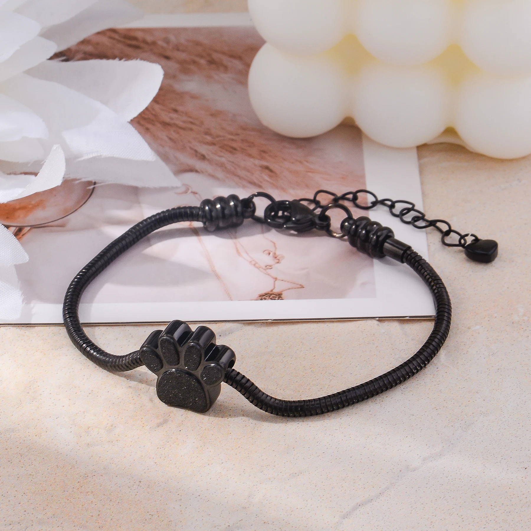 Pfotenabdruck-Armband für Asche für Frauen und Männer, Edelstahl-Andenken-Armband für die Aufbewahrung von menschlicher oder tierischer Asche. – Detail 4