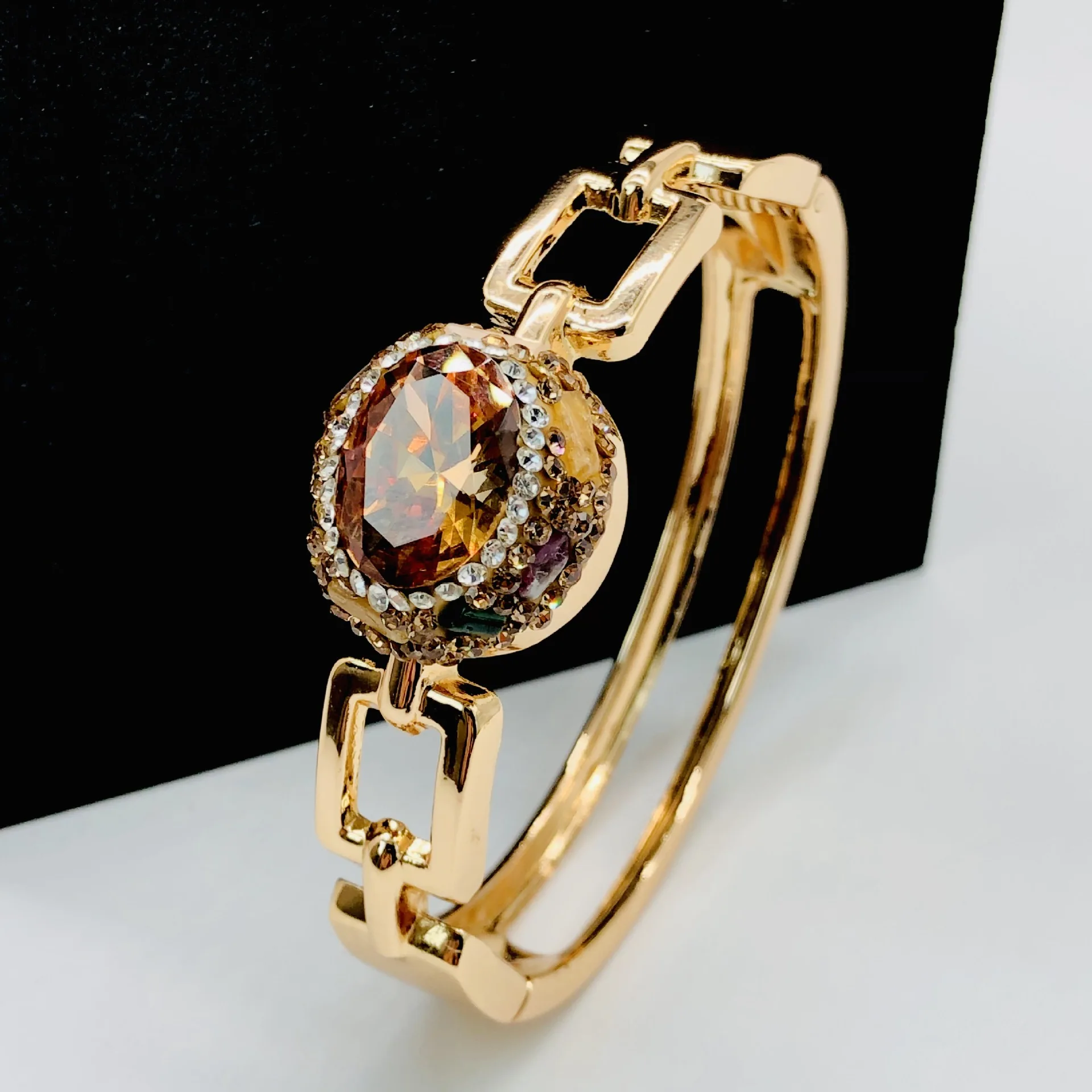 Europe and the United States popular copper plating 18K real gold light-sensitive color-changing sultan stone bracelet bracelet