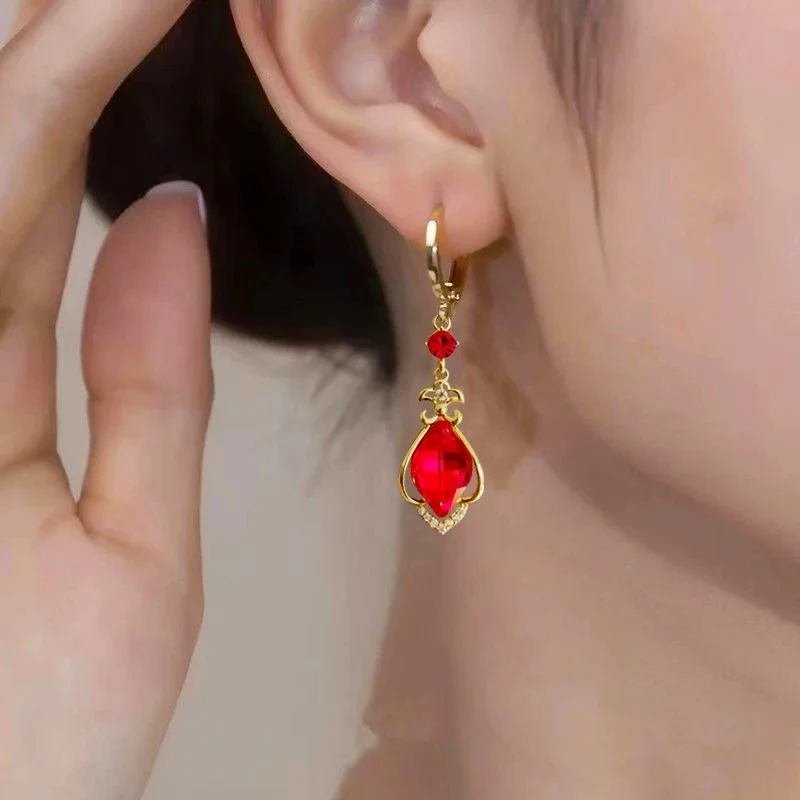 Anting-anting warna emas liontin tetesan air Zircon Rhombus merah untuk wanita baru elegan indah menawan hadiah pernikahan wanita Premium