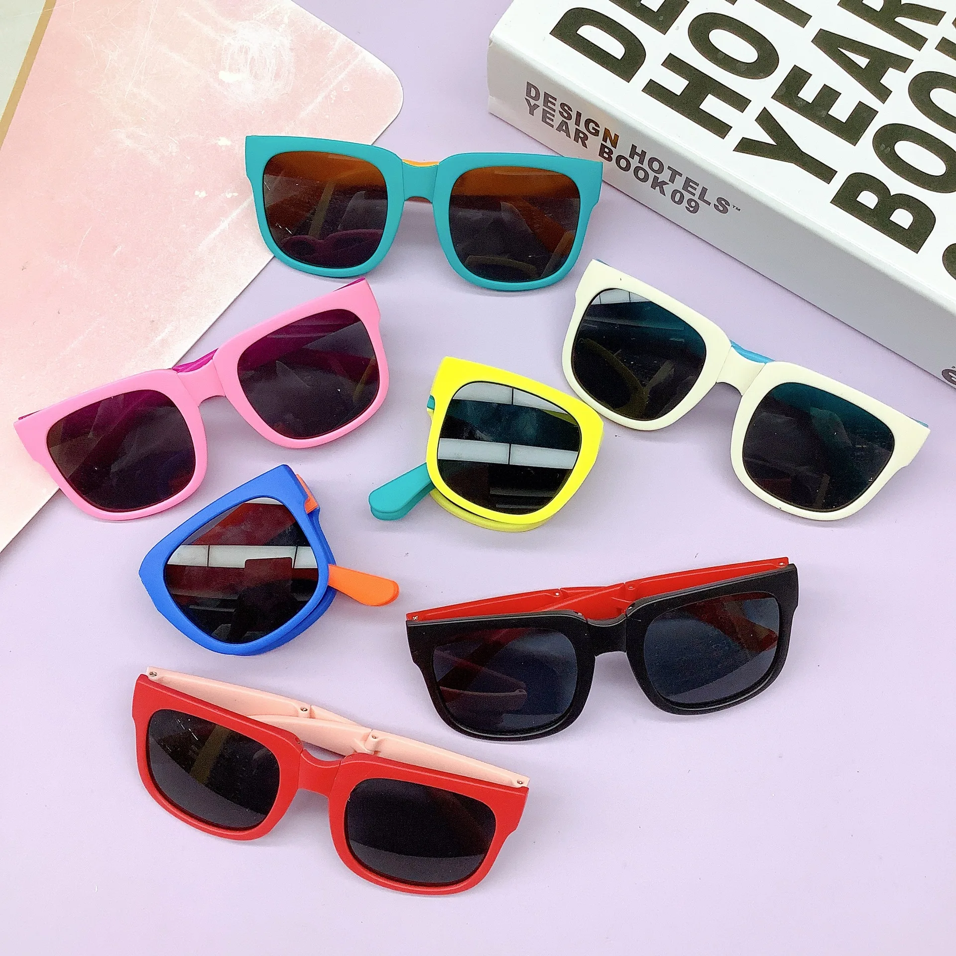 New  Box Folding Frame Feet Stand Contrast Children's Sunglasses UV Protection Baby Glasses