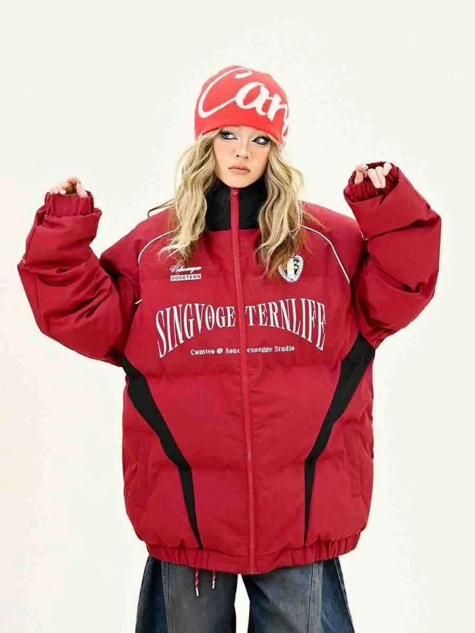 

Утепленная женская хлопковая куртка-пуховик больших размеров в американском уличном стиле с воротником-стойкой и буквенным принтом