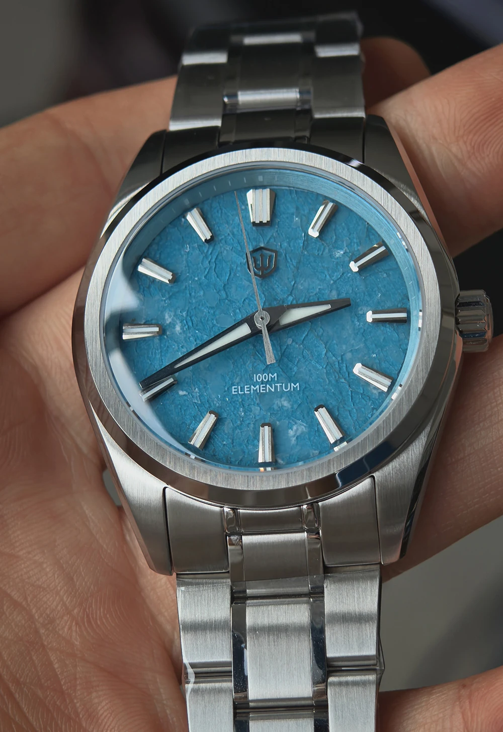 

Новые кварцевые часы Watchdives WD0003D с синим циферблатом из кристаллов, механизмом VH31 с плавным ходом, сапфировым стеклом и люминесцентным покрытием BGW9. Роскошные часы.