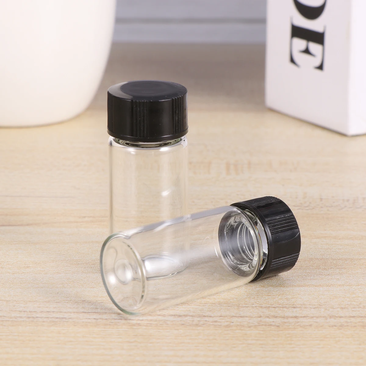 

20Pcs 5Ml Clear Glass Sample Vials Strong Sealed Lid for Long Term Storage Transparent Containers Perfect for Gifts DIY Pendant