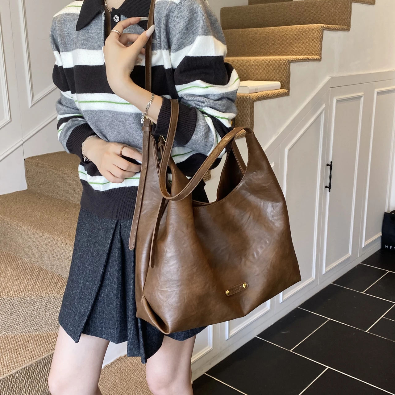 

Повседневная сумка-мессенджер большой вместимости, женская сумка-мессенджер 2025 года, новая дизайнерская роскошная женская сумка через плечо, сумки из искусственной кожи высокого качества