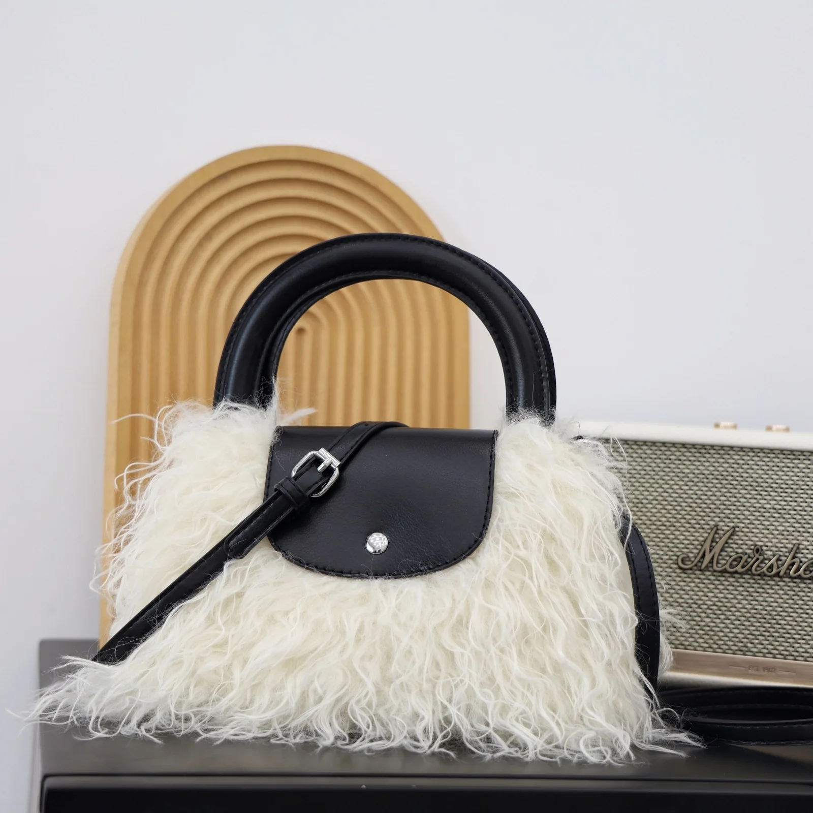 새로운 우아한 가죽 여성용 메신저 백 하이 엔드 럭셔리 시크 라이닝 트렌디 데일리 통근 빈티지 캐주얼 백 ​